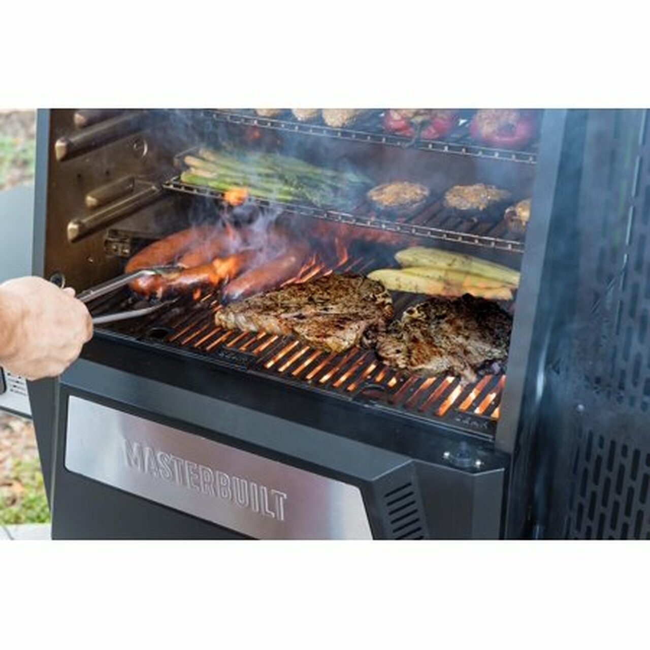 Masterbuilt Gravity Series 560 Digital Charcoal Grill + Smoker in Black