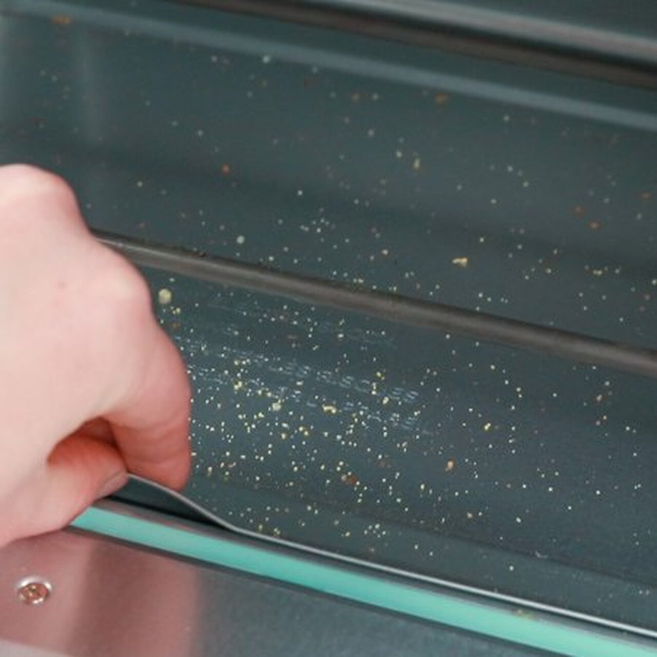 Nostalgia RTOV2AQ Large-Capacity 0.7-Cu. Ft. Capacity Multi-Functioning Retro Convection Toaster Oven, Aqua