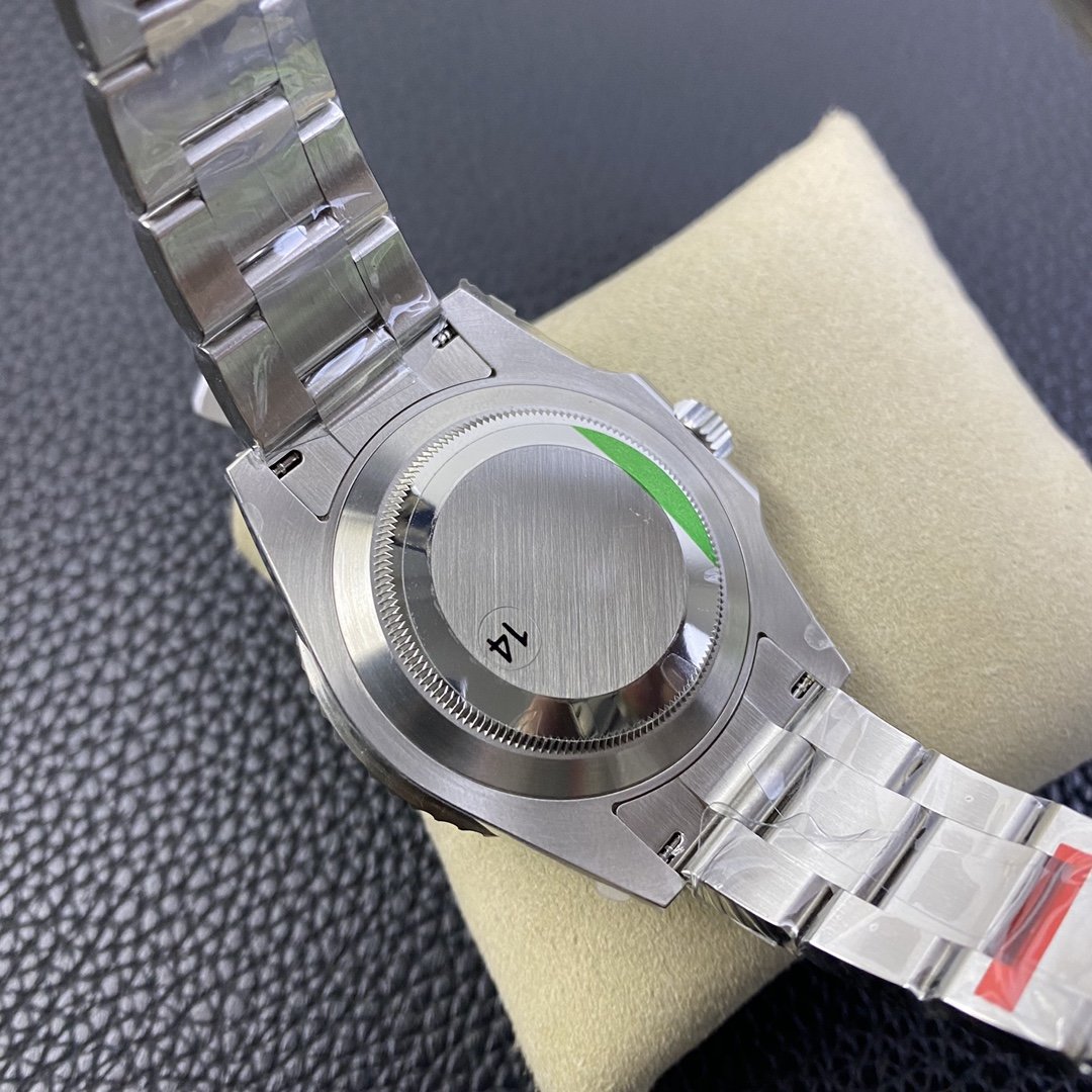 Submariner Date Green Bezel 41mm