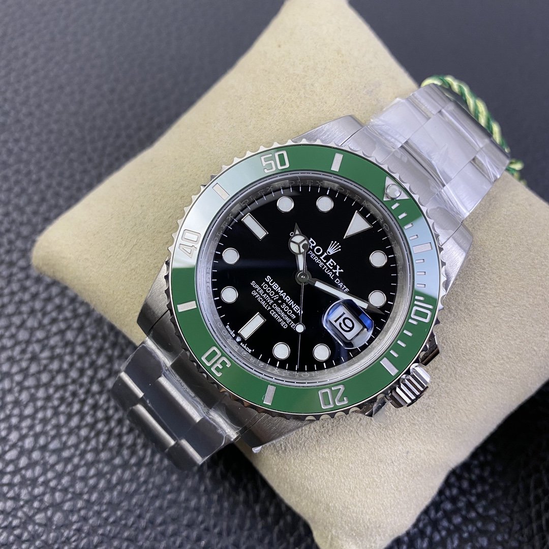 Submariner Date Green Bezel 41mm