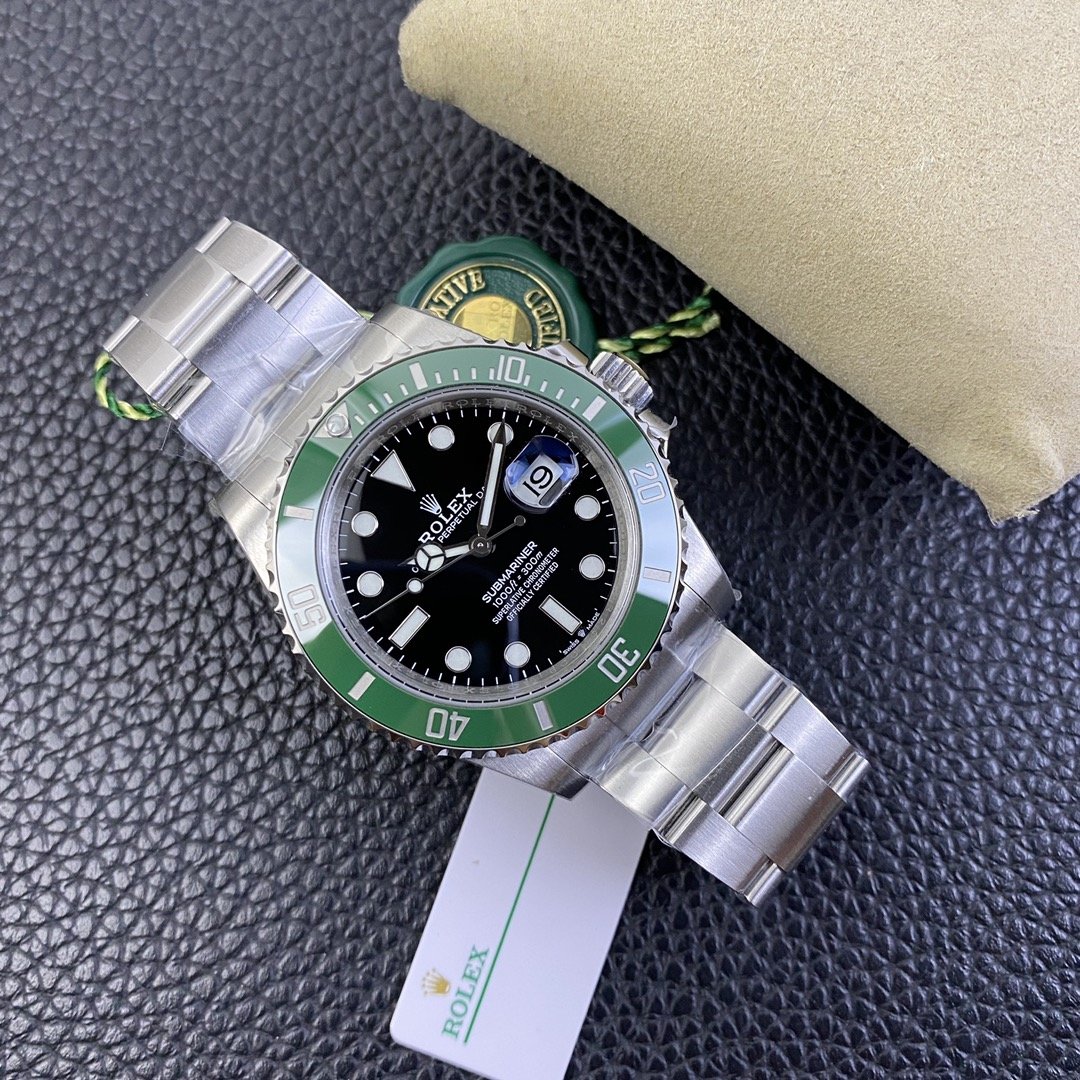 Submariner Date Green Bezel 41mm