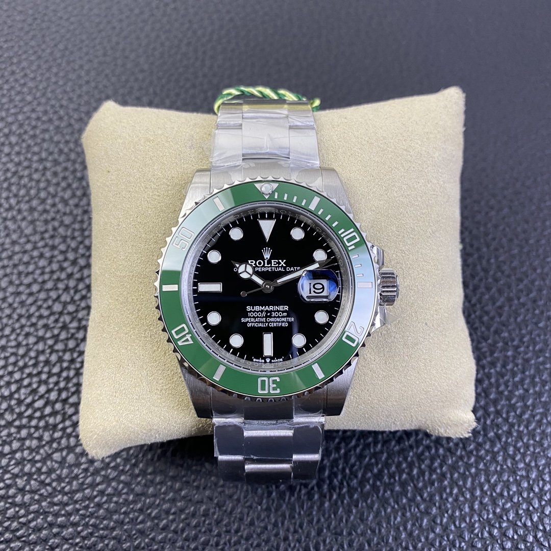 Submariner Date Green Bezel 41mm