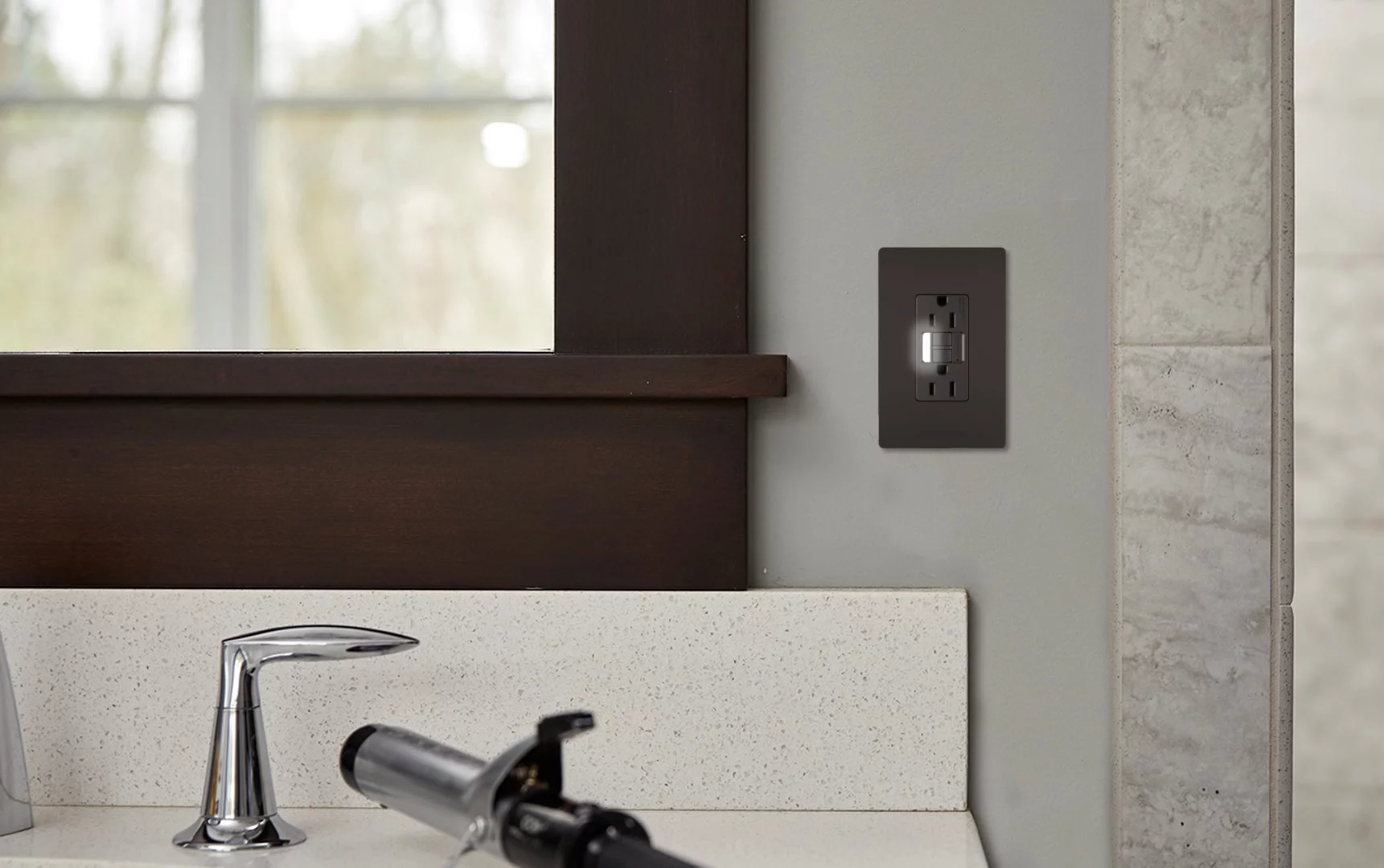 Legrand 1597Ntltr Radiant 15 Ampere Self-Test Night Light Gfci Electrical Outlet - Black