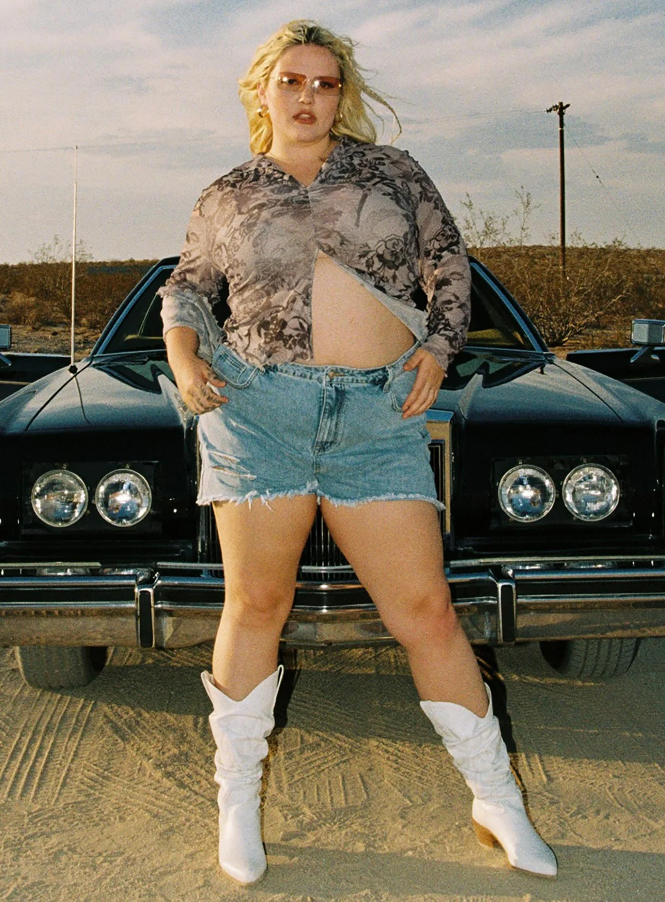 On Tour Denim Mom Short Curve Light Blue