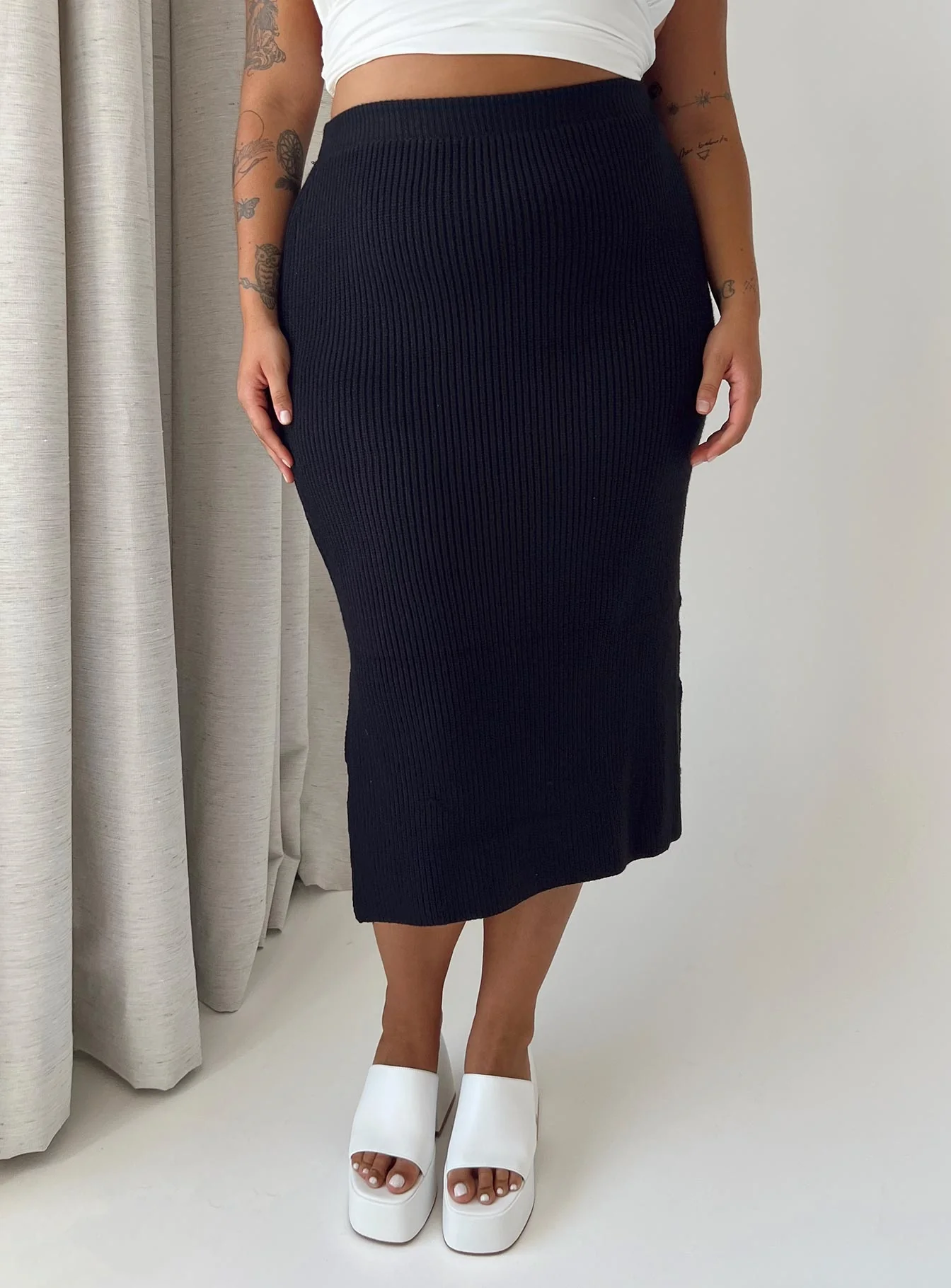 Zanna Midi Skirt Black Curve